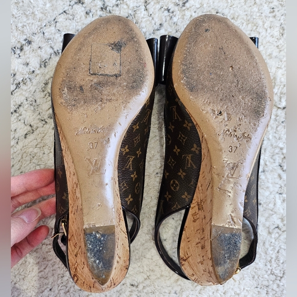 Louis Vuitton Monogram Open-Toe Bow Wedge Heels - Picture 7 of 12